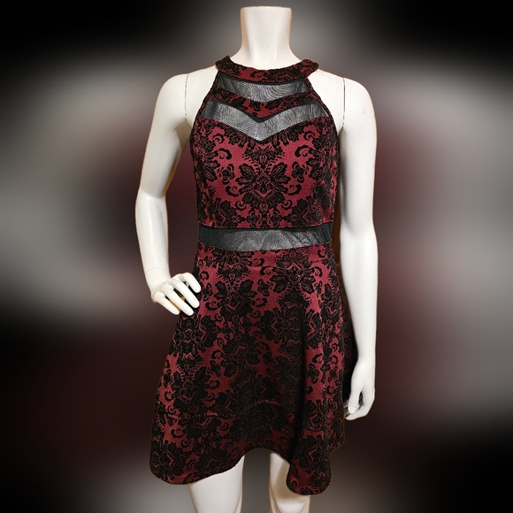le chateau Dresses & Skirts - 💙 32. Le Chateau Size Medium Maroon Dress